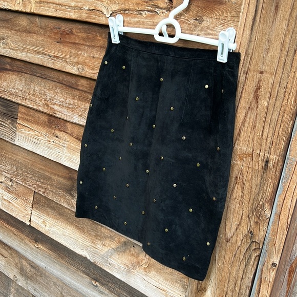 MAXIMA vintage suede fully lined studded mini skirt - Picture 5 of 9